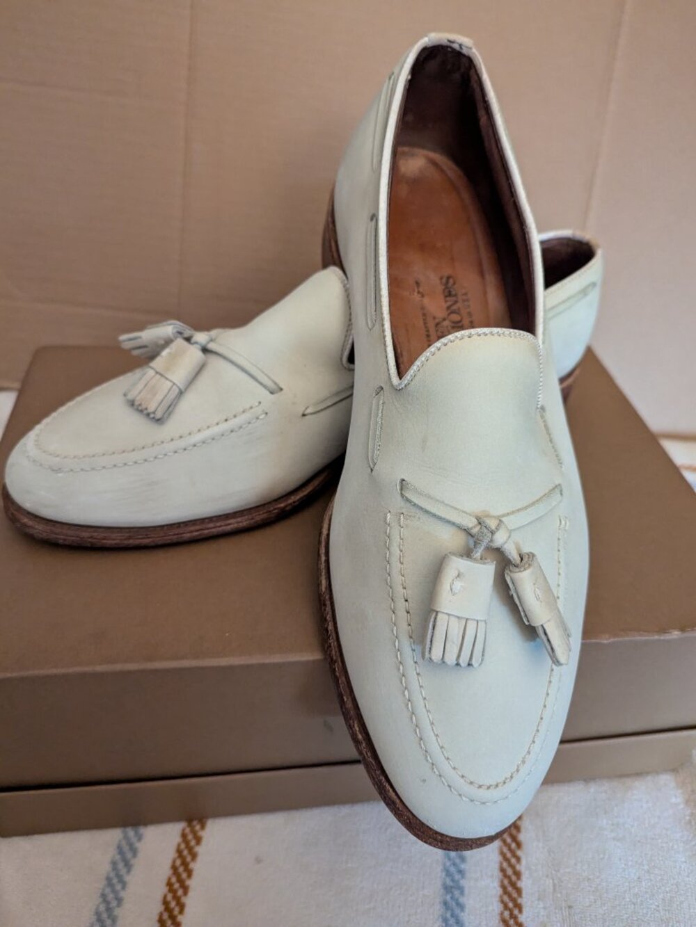 ALLEN EDMONDS Men's Tassel Loafer with a apron-stitched toe, twin tassels 9.5